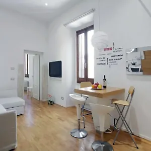 https://navona-secret-suite.it-romehotels.com
